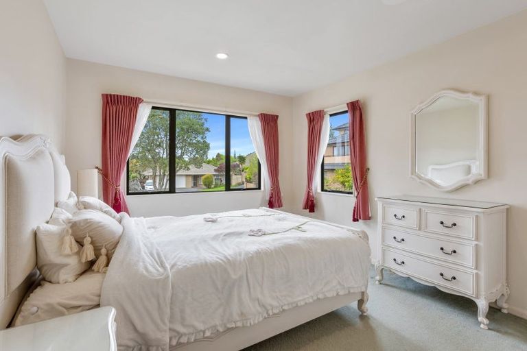 Photo of property in 17 Rosebay Rise, Henderson, Auckland, 0610