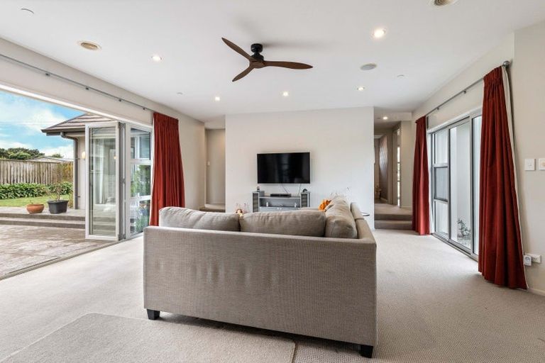 Photo of property in 4 Links Drive, Waiwhakaiho, New Plymouth, 4312