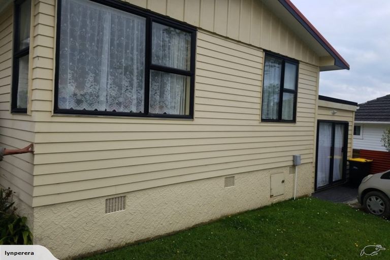 Photo of property in 4 Loasby Crescent, Newlands, Wellington, 6037