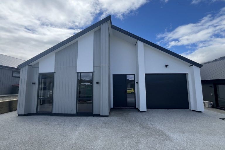Photo of property in 38 Barn Road, Jacks Point, 9371