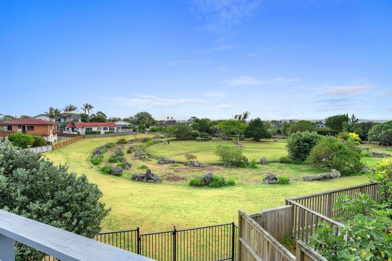 Photo of property in 37 Pigeon Mountain Road, Half Moon Bay, Auckland, 2012