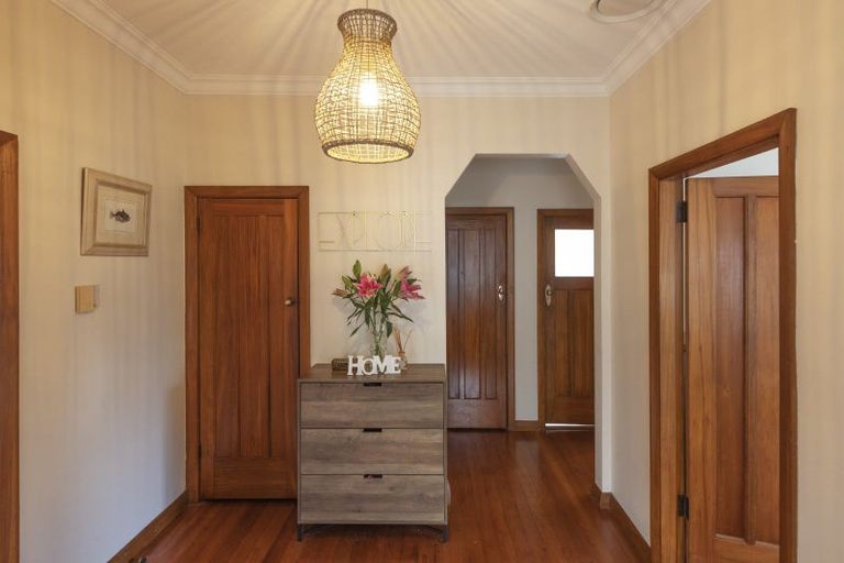 Photo of property in 96 Ranui Crescent, Khandallah, Wellington, 6035