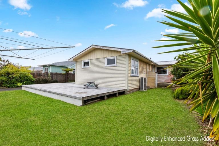 Photo of property in 28 Mazengarb Road, Paraparaumu Beach, Paraparaumu, 5032