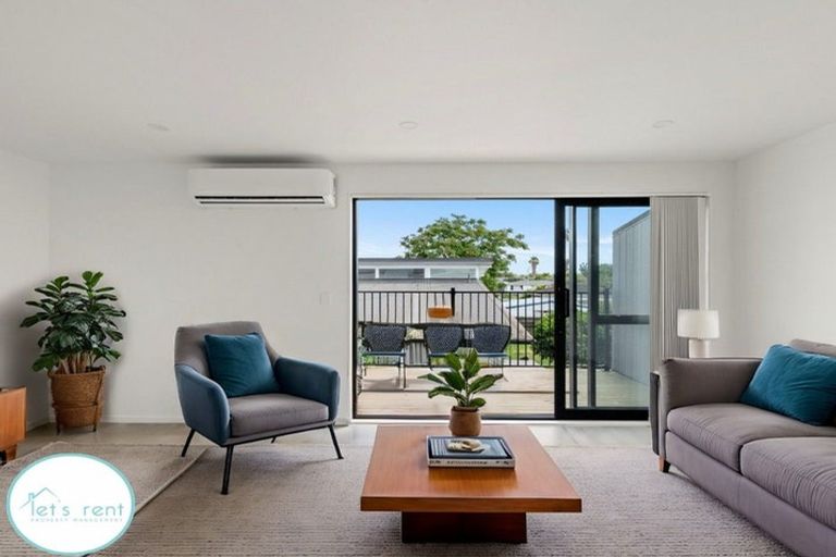 Photo of property in 37 Sunnypark Avenue, Rosehill, Papakura, 2113