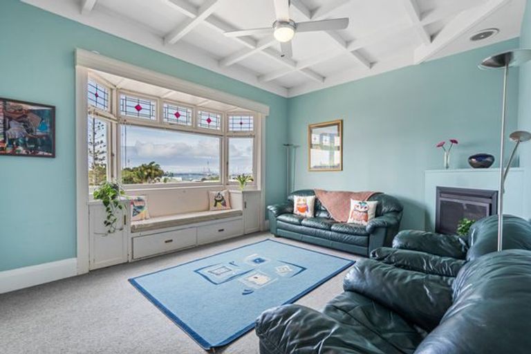 Photo of property in 16 Alfred Street, Northcote Point, Auckland, 0627