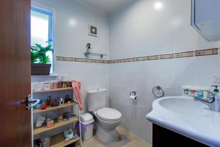 Photo of property in 190 Golf Road, Titirangi, Auckland, 0604