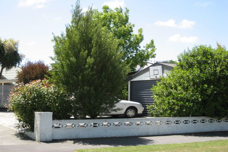 Photo of property in 2/36 Pinehurst Crescent, Russley, Christchurch, 8042