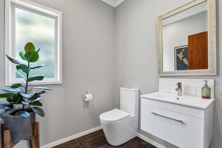 Photo of property in 80 Clearview Road, Lepperton, New Plymouth, 4373