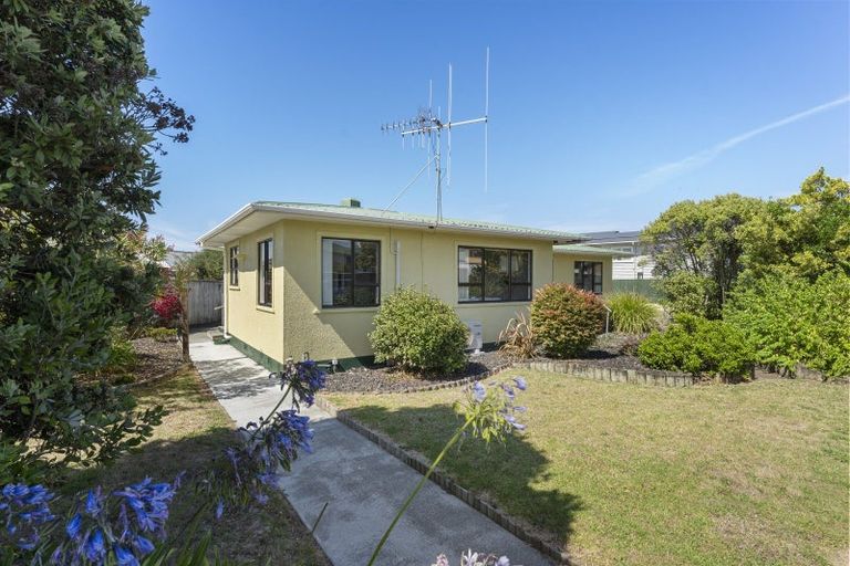 Photo of property in 25 Lee Street, Castlecliff, Whanganui, 4501