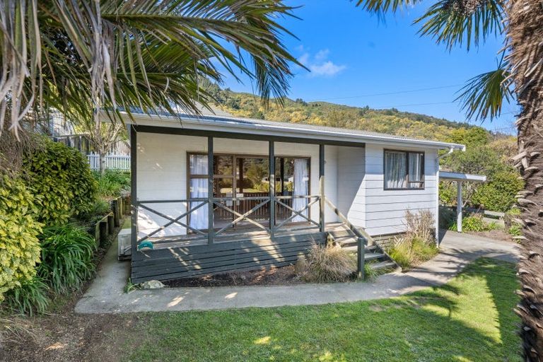 Photo of property in 144a Waikawa Road, Picton, 7220