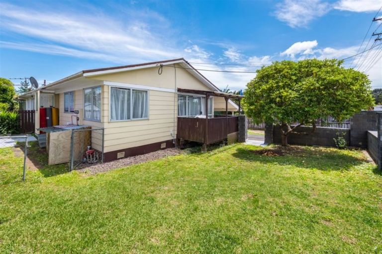 Photo of property in 308 Don Buck Road, Massey, Auckland, 0614