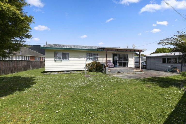 Photo of property in 2/3 Hewer Crescent, Naenae, Lower Hutt, 5011