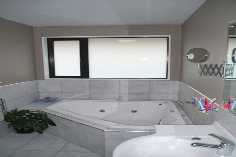 Photo of property in 19 O'halloran Drive, Halswell, Christchurch, 8025