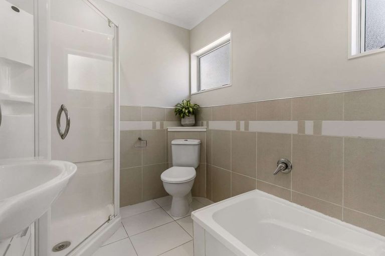 Photo of property in 3/69 Awaroa Road, Helensville, 0800