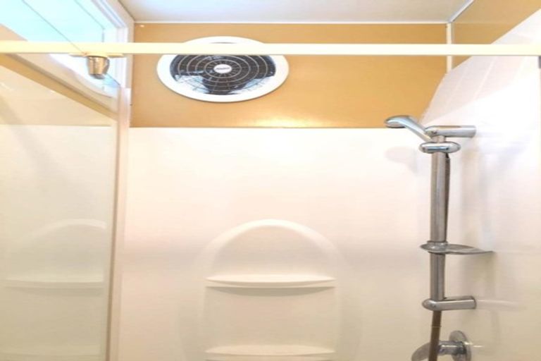 Photo of property in 3/4 Hutchinson Avenue, New Lynn, Auckland, 0600