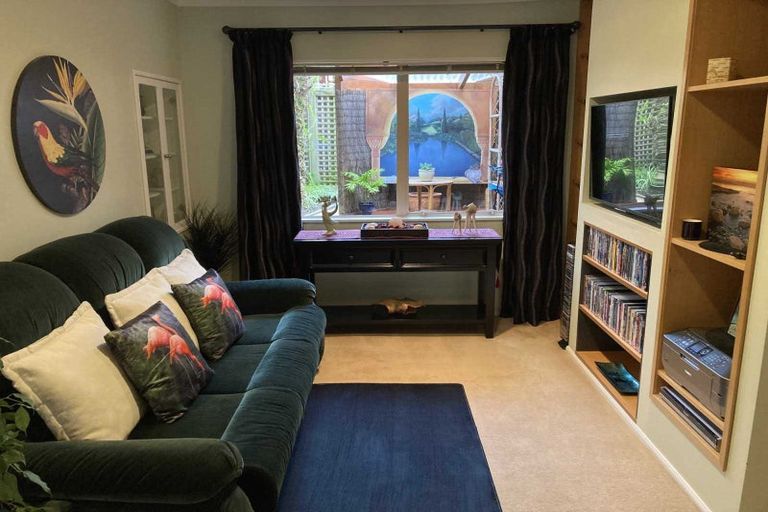 Photo of property in 2/71 Balmain Road, Birkenhead, Auckland, 0626