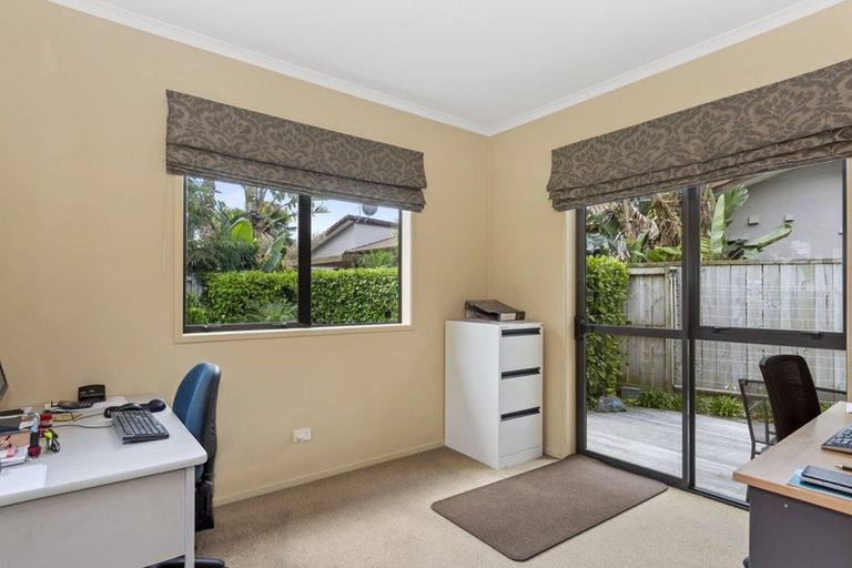 Photo of property in 10 Piha Close, Papamoa Beach, Papamoa, 3118
