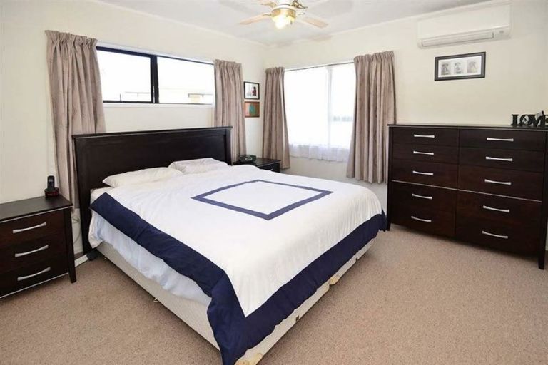 Photo of property in 81 Santiago Crescent, Unsworth Heights, Auckland, 0632