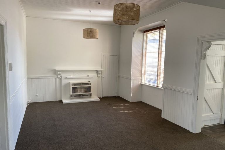 Photo of property in 11 Edgeware Road, Palmerston North, 4410