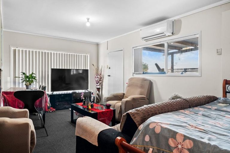 Photo of property in 5 Lendenfeld Drive, Papatoetoe, Auckland, 2025