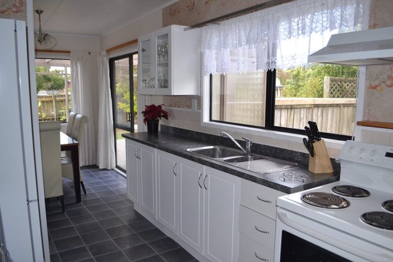 Photo of property in 52 Meadowood Drive, Unsworth Heights, Auckland, 0632