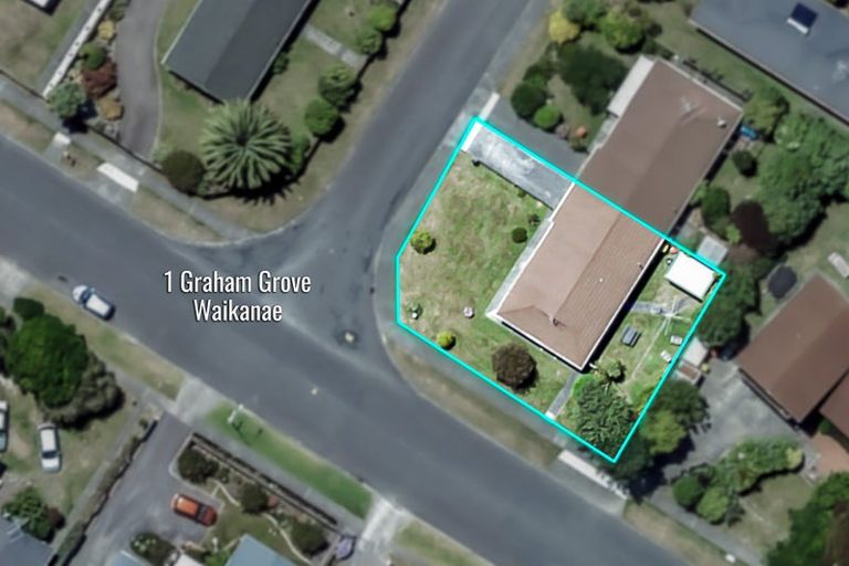Photo of property in 1 Graham Grove, Waikanae, 5036