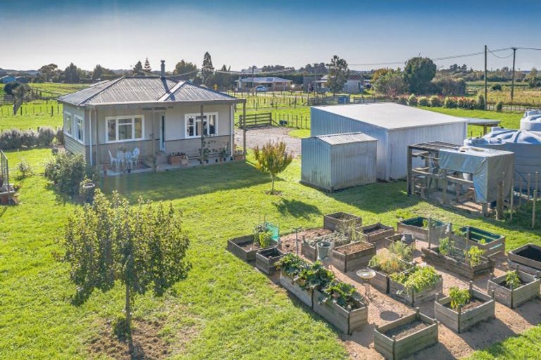 Photo of property in 25 Boulton Road, Levin, 5510