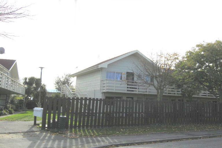 Photo of property in 1 Takaro Avenue, Sockburn, Christchurch, 8042