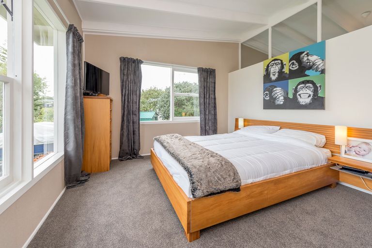 Photo of property in 25 Hand Road, Helensville, 0800