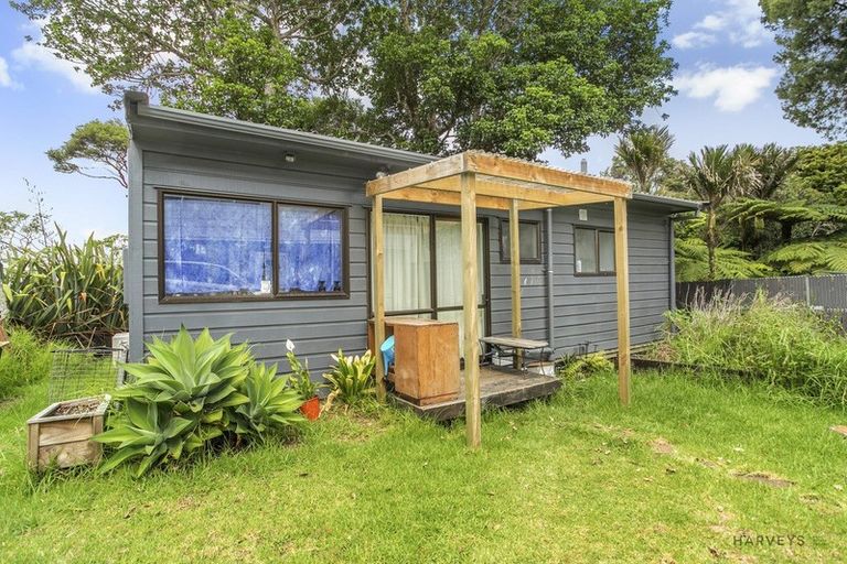 Photo of property in 8 Kauri Point Road, Laingholm, Auckland, 0604