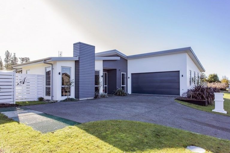Photo of property in 61 Huntingdon Drive, Rangiora, 7400