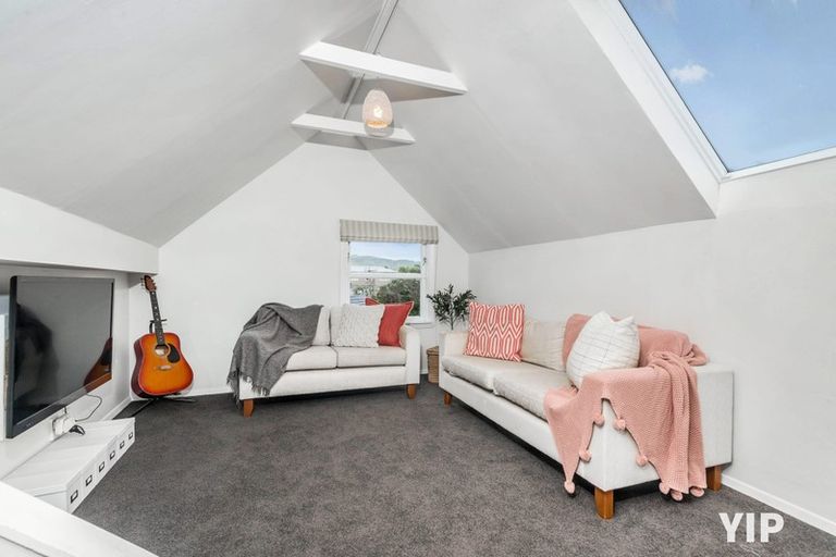 Photo of property in 11 Lyndfield Lane, Newlands, Wellington, 6037