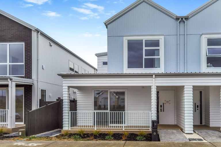 Photo of property in 10 Yellow Pear Lane, Karaka, 2578