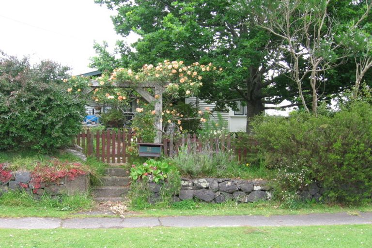 Photo of property in 11 Clayburn Road, Glen Eden, Auckland, 0602