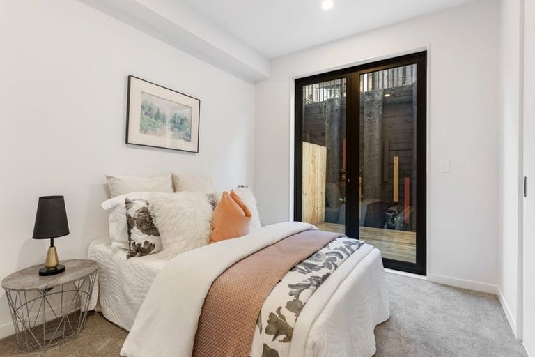 Photo of property in 37 Puihi Crescent, Massey, 0614