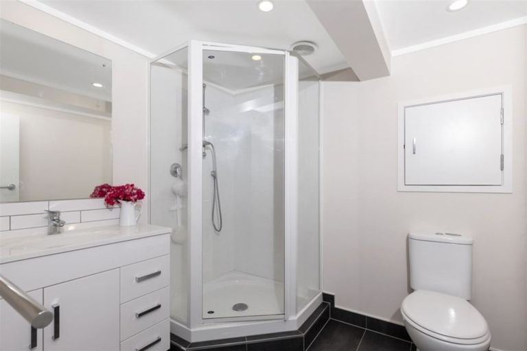 Photo of property in 41 Valley View Road, Glenfield, Auckland, 0629