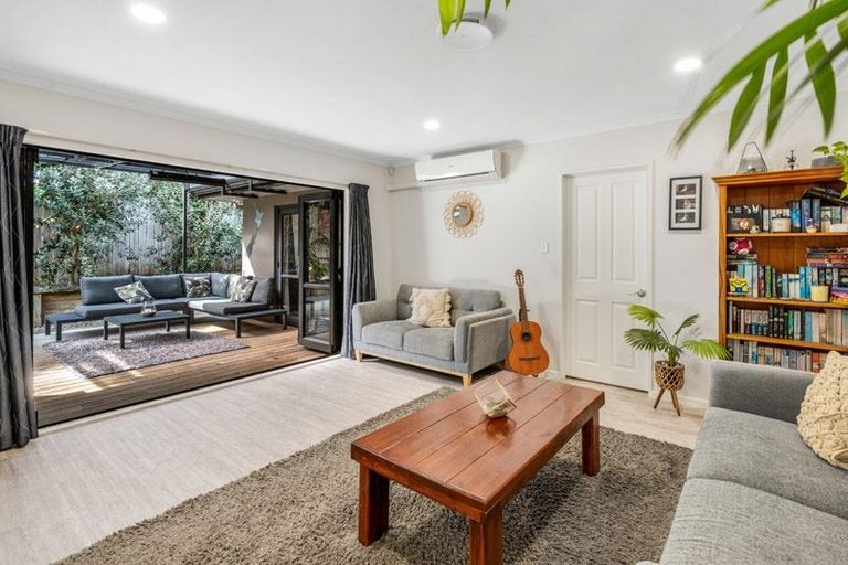 Photo of property in 19 Ysabel Crescent, The Gardens, Auckland, 2105