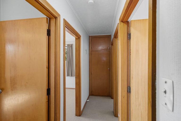 Photo of property in 1/2 Lomax Place, Islington, Christchurch, 8042