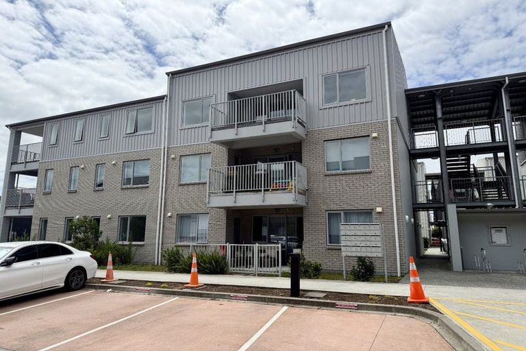 Photo of property in 202/28b Eileen Newey Place, Henderson, Auckland, 0612