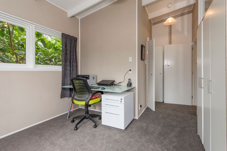 Photo of property in 25 Hand Road, Helensville, 0800