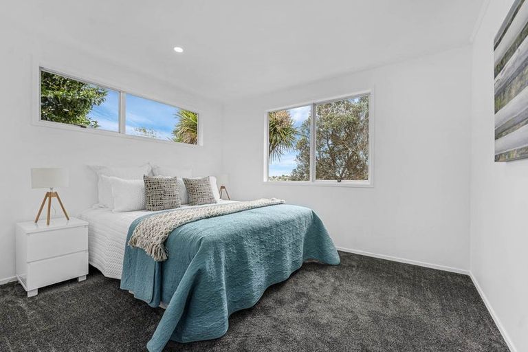 Photo of property in 25 Finn Place, Totara Vale, Auckland, 0629