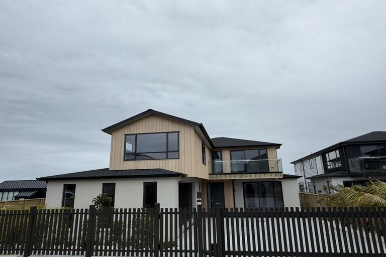 Photo of property in 3 Koheru Place, Long Bay, Auckland, 0630