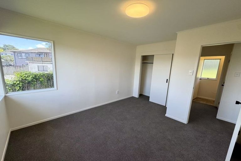Photo of property in 18 Athena Drive, Totara Vale, Auckland, 0629