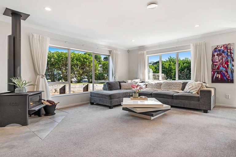Photo of property in 15 Cabeleigh Drive, Helensville, 0800