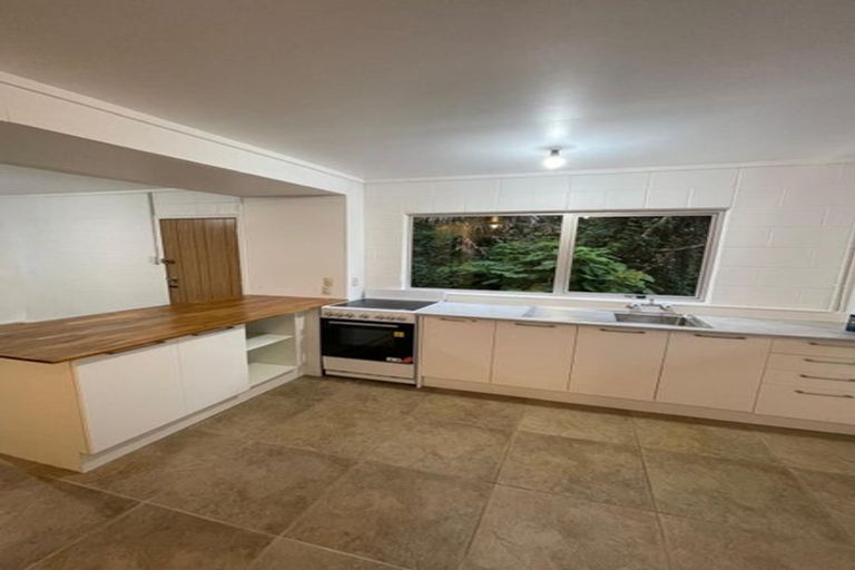 Photo of property in 24 Noeleen Street, Glenfield, Auckland, 0629
