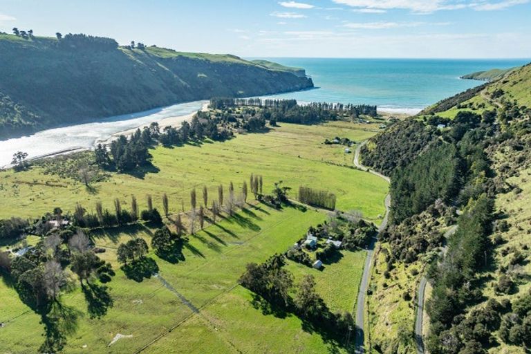 Photo of property in 1287 Okains Bay Road, Okains Bay, 7583