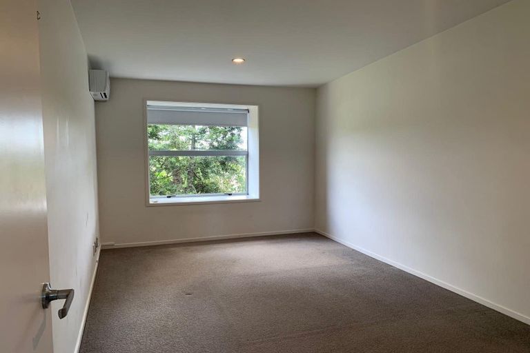 Photo of property in 76h Edmonton Road, Henderson, Auckland, 0612