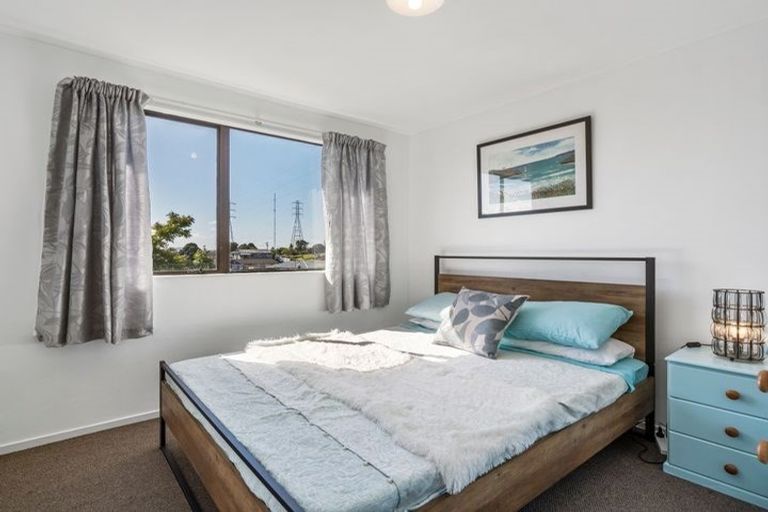 Photo of property in 82 Keegan Drive, Massey, Auckland, 0614