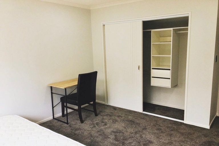 Photo of property in 425d Great South Road, Opaheke, Papakura, 2113