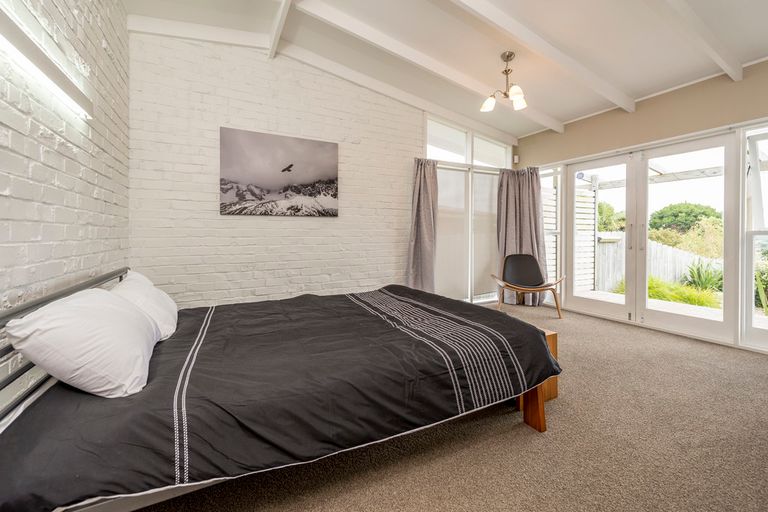 Photo of property in 25 Hand Road, Helensville, 0800